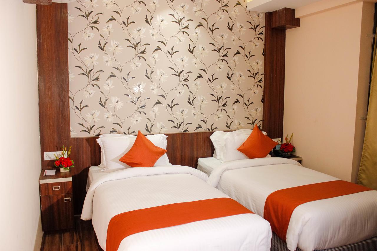Regenta Inn Larica Kolkata Exterior photo