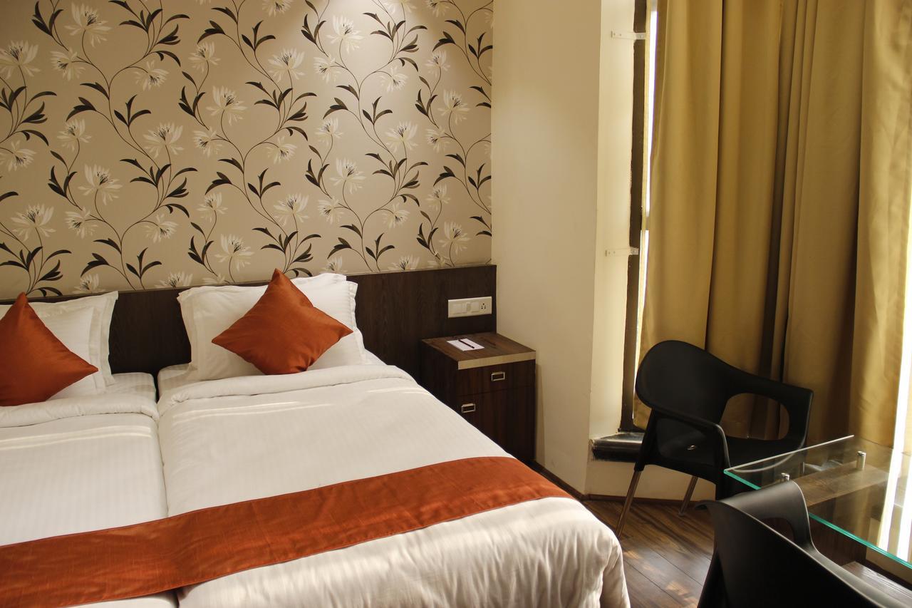 Regenta Inn Larica Kolkata Exterior photo