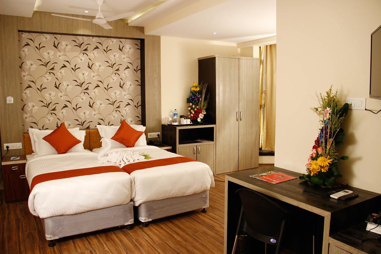 Regenta Inn Larica Kolkata Exterior photo