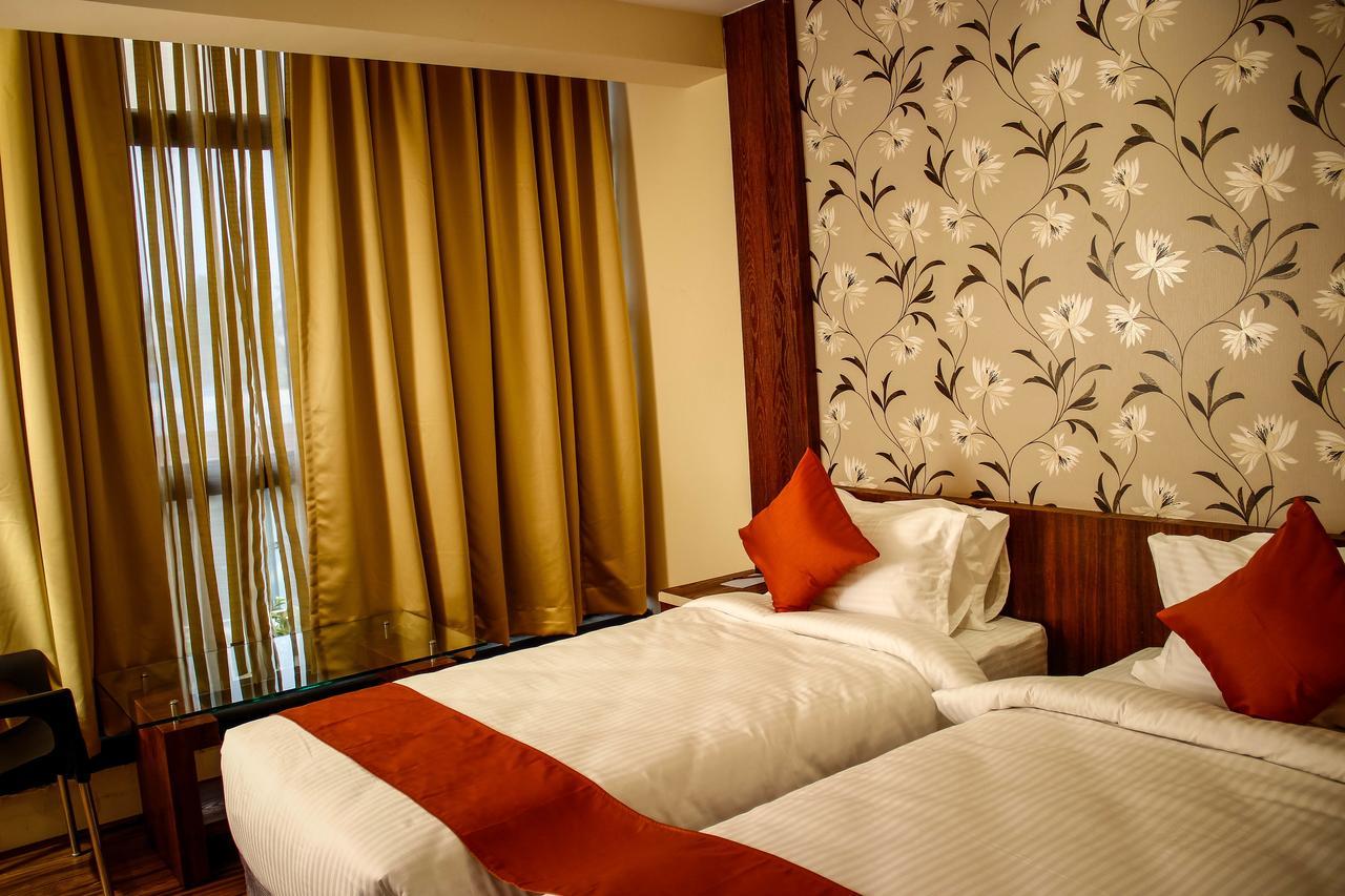 Regenta Inn Larica Kolkata Exterior photo