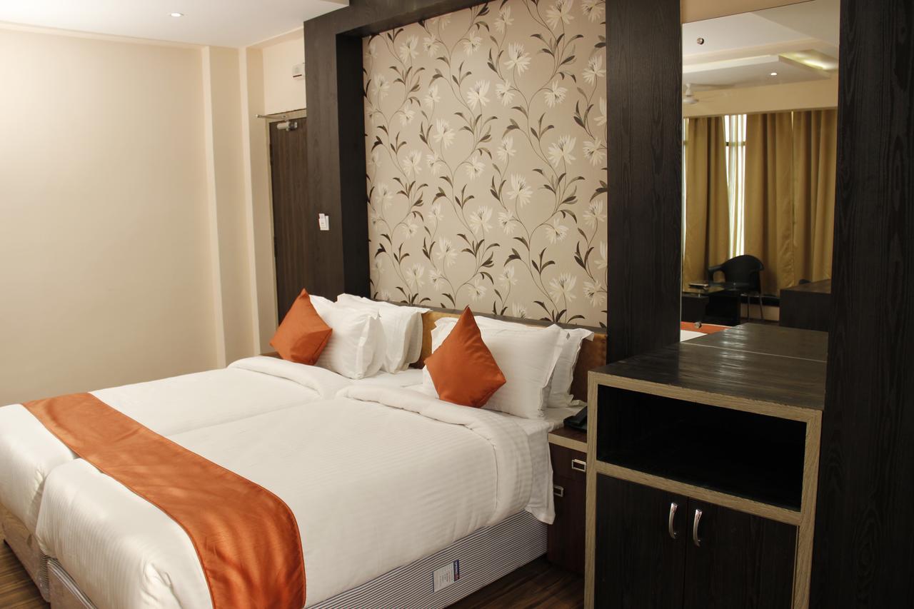 Regenta Inn Larica Kolkata Exterior photo