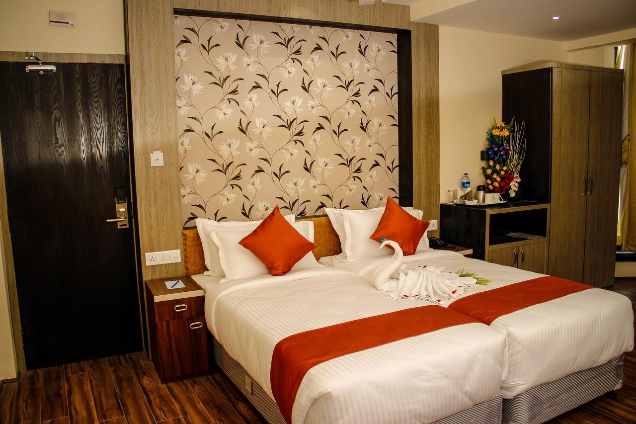 Regenta Inn Larica Kolkata Exterior photo