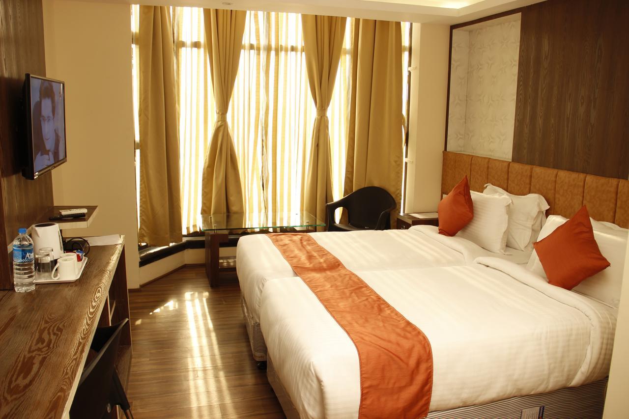 Regenta Inn Larica Kolkata Exterior photo