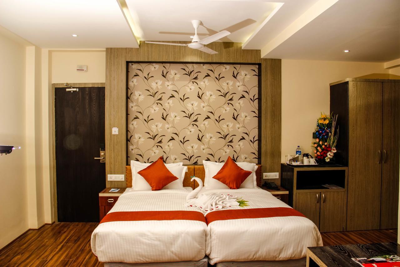 Regenta Inn Larica Kolkata Exterior photo