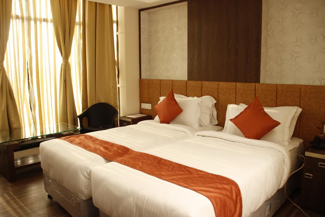 Regenta Inn Larica Kolkata Exterior photo