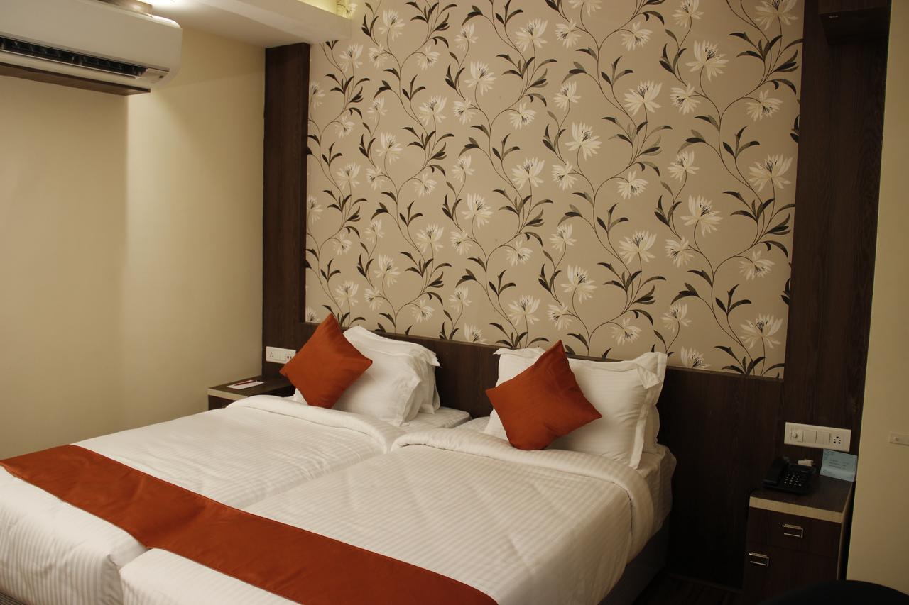 Regenta Inn Larica Kolkata Exterior photo