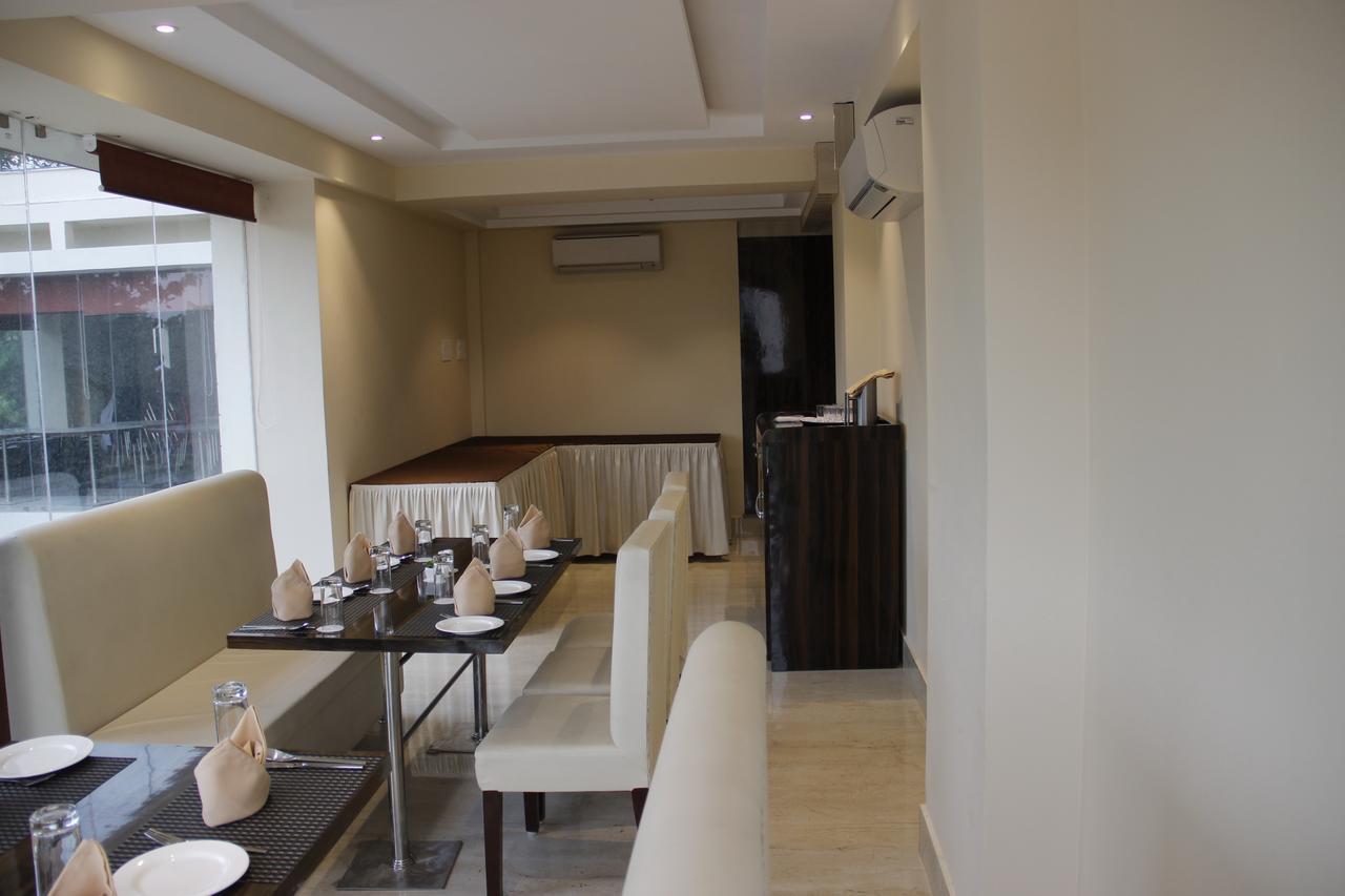 Regenta Inn Larica Kolkata Exterior photo