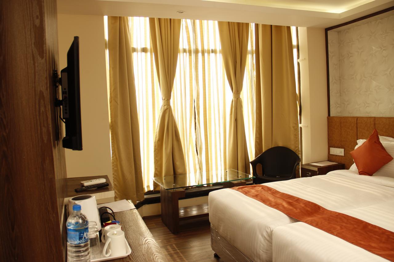Regenta Inn Larica Kolkata Exterior photo