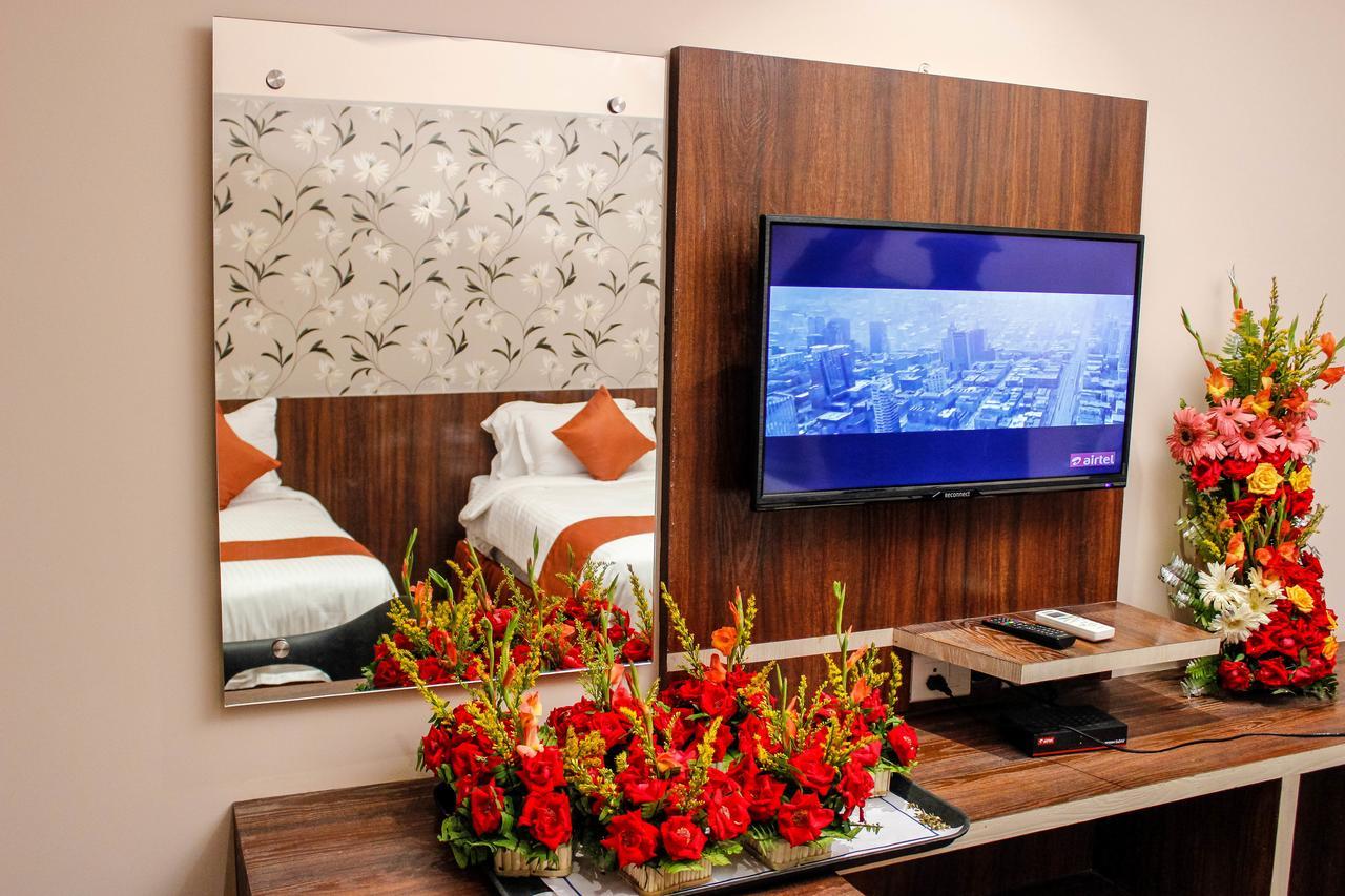Regenta Inn Larica Kolkata Exterior photo