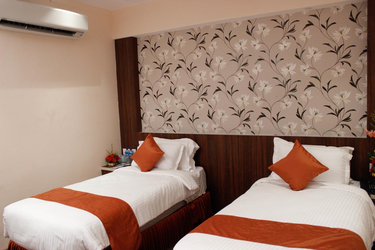 Regenta Inn Larica Kolkata Exterior photo
